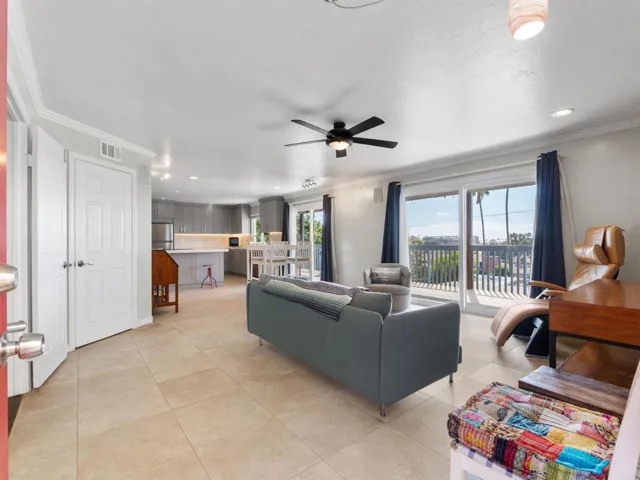 852 Dewitt Avenue, Encinitas, California 92024
