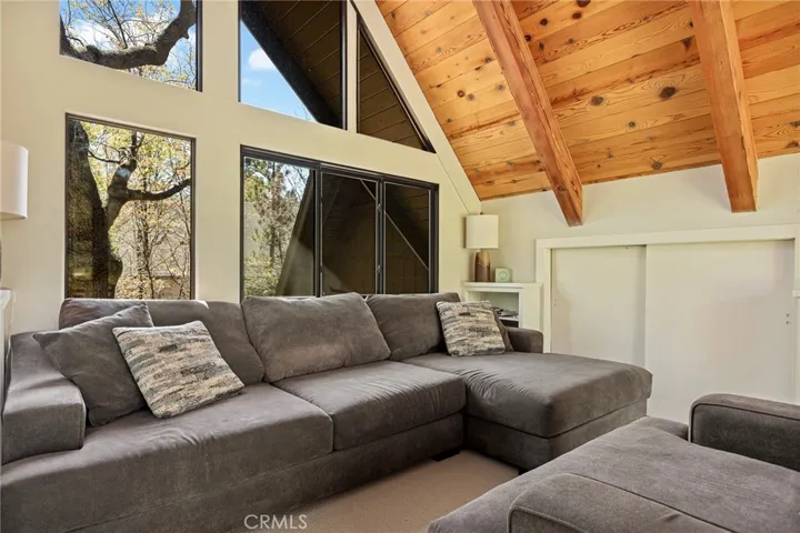 26489 Hillcrest, Lake Arrowhead, California 92352