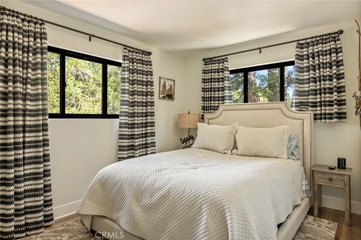 26489 Hillcrest, Lake Arrowhead, California 92352