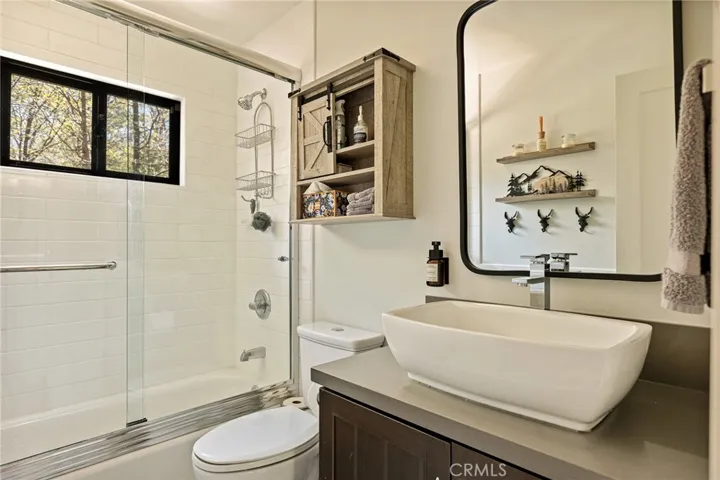 26489 Hillcrest, Lake Arrowhead, California 92352