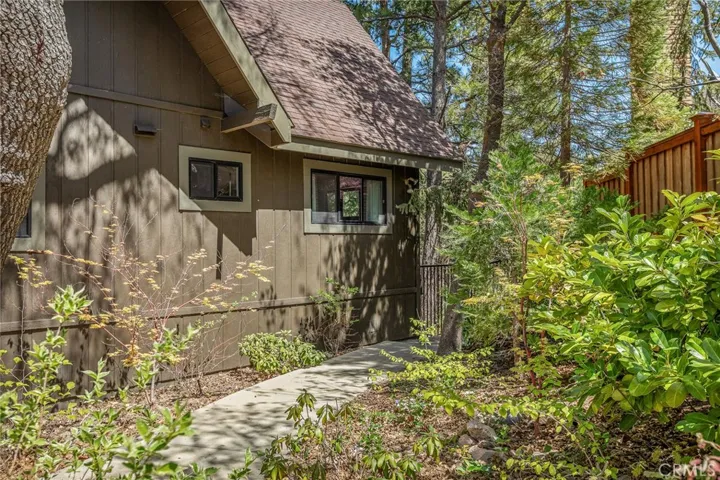 26489 Hillcrest, Lake Arrowhead, California 92352