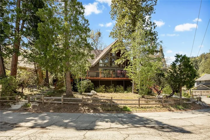 26489 Hillcrest, Lake Arrowhead, California 92352