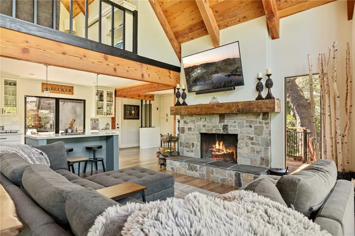 26489 Hillcrest, Lake Arrowhead, California 92352