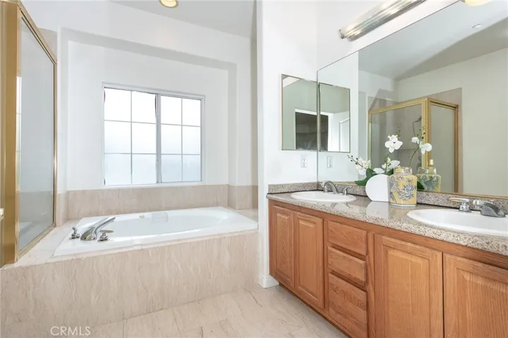 Primary​​‌​​​​‌​​‌‌​​‌​​​‌‌​​​‌​​‌‌​​‌‌​​‌‌​​​​ Bathroom