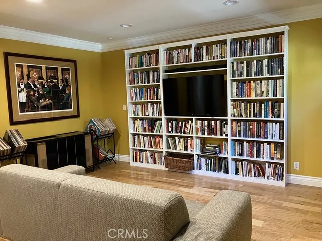 Living room-bookshelves