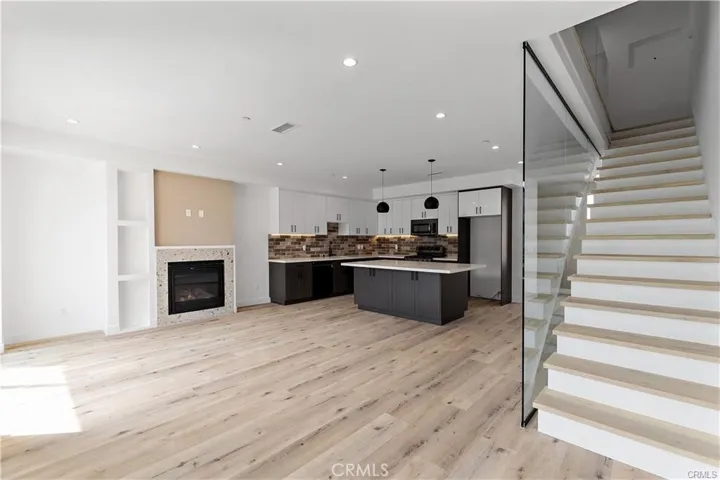 11858 W Flower Lane, Valley Village, California 91607