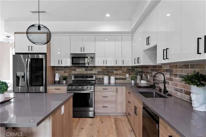 11858 W Flower Lane, Valley Village, California 91607