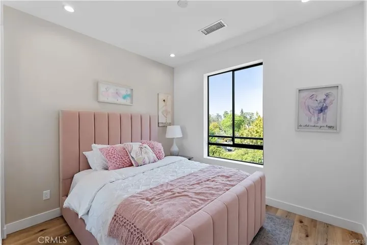 11858 W Flower Lane, Valley Village, California 91607