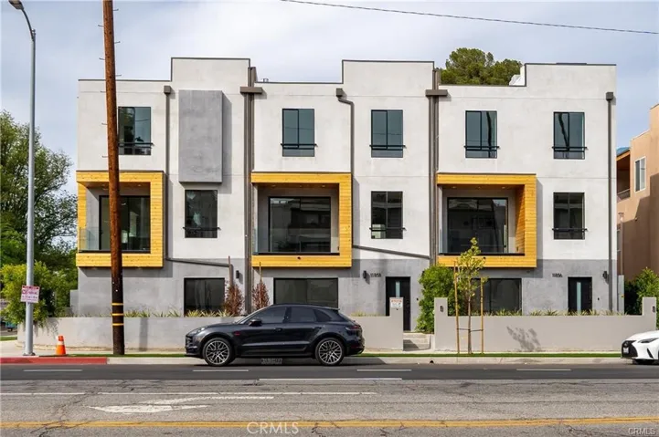 11858 W Flower Lane, Valley Village, California 91607