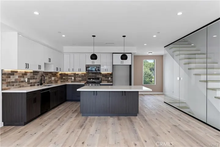 11858 W Flower Lane, Valley Village, California 91607