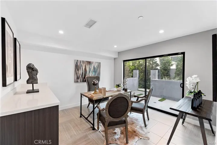 11858 W Flower Lane, Valley Village, California 91607