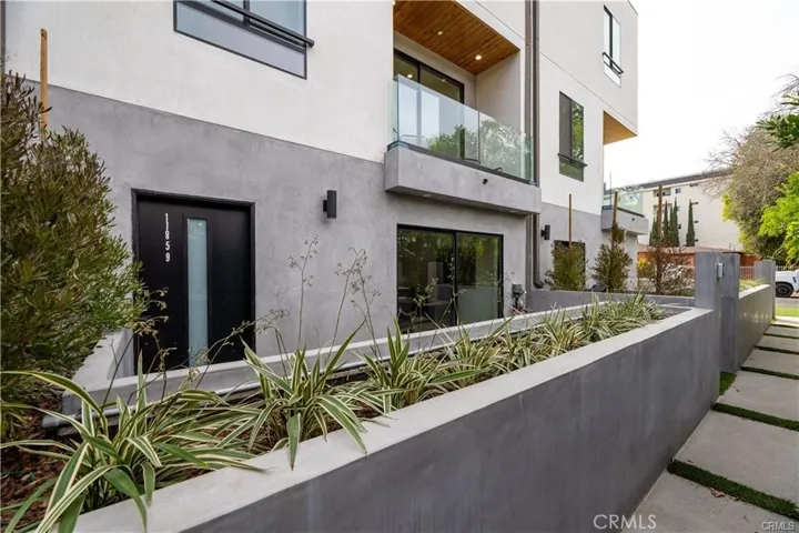 11858 W Flower Lane, Valley Village, California 91607