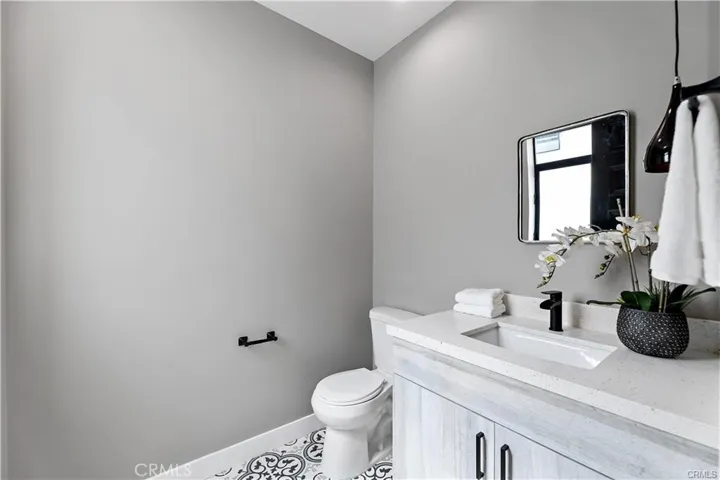11858 W Flower Lane, Valley Village, California 91607