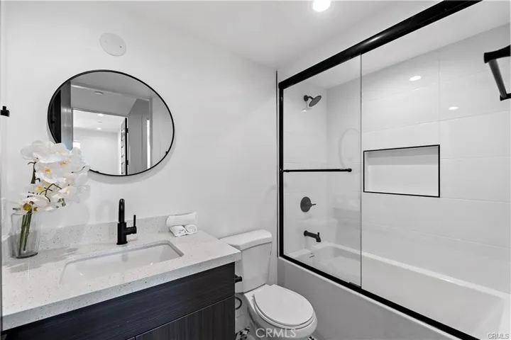 11858 W Flower Lane, Valley Village, California 91607