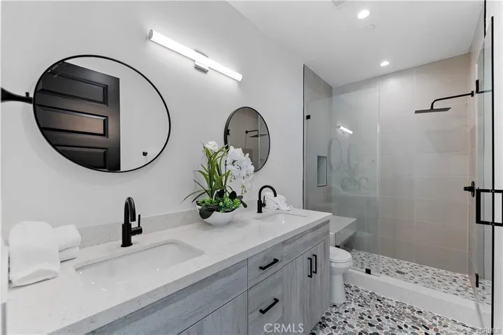 11858 W Flower Lane, Valley Village, California 91607