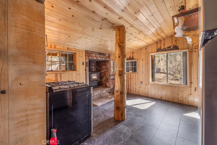 4535 Ironwood, Angelus Oaks, California 92305