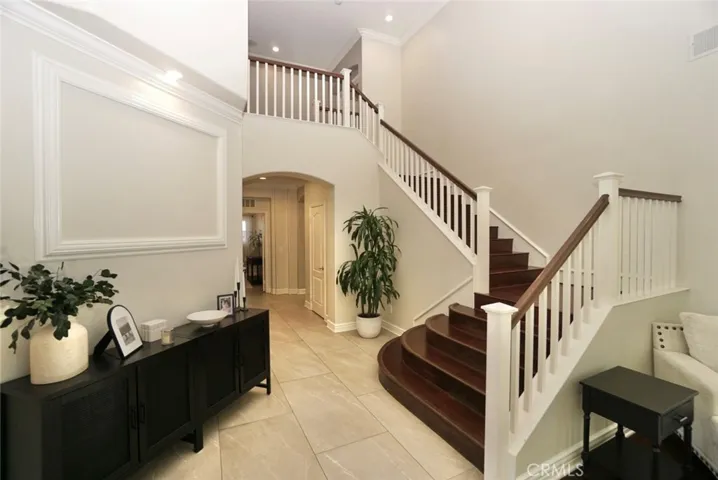 PORCELAIN TILE UPGRADED FLOORING LARGER SIZE