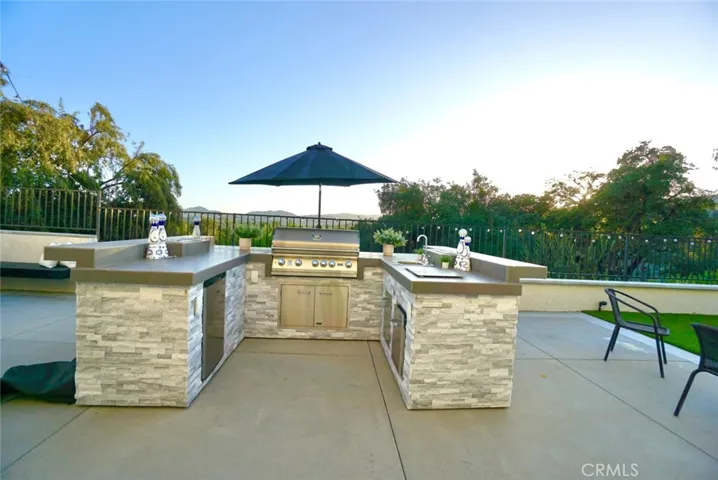 BEAUTIFUL BBQ ISLAND