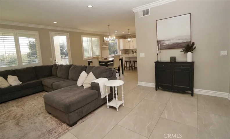 FAMILY ROOM OPEN TO KITCHEN W/LARGE PORECELAIN TILE & CROWN MOLDING, ALOT OF RECESSED LIGHTS