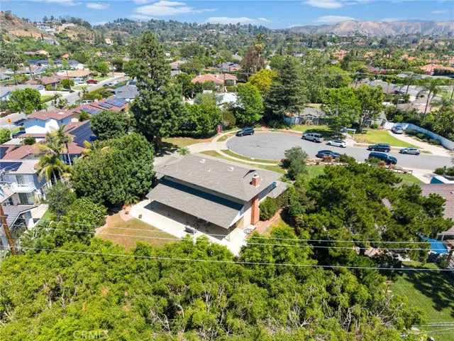 Close to Tustin Ranch amenities, offering dining, shopping at Irvine & Tustin Marketplace.