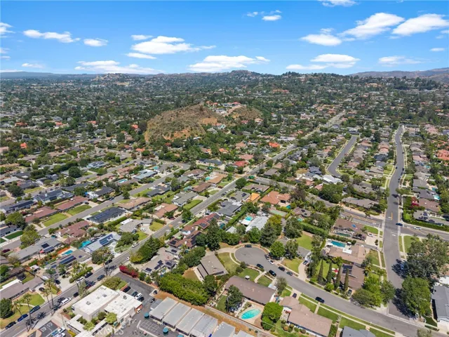 Close to Tustin Ranch Golf Course and easy drive to the 5/55 and Toll Roads!