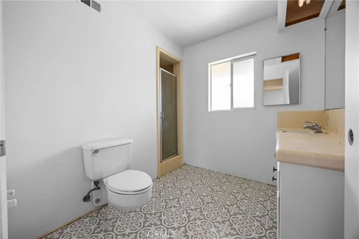 Spacious upstairs hall bathroom provides the perfect footprint for a renovation to your taste!