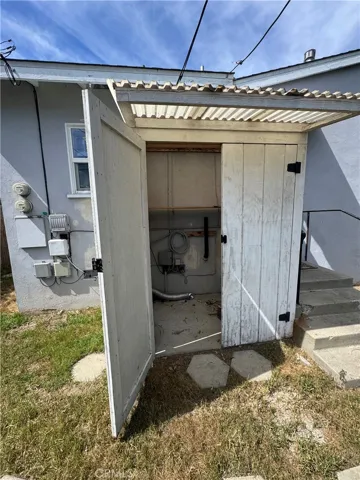 Laundry area for 
322 Cordova.