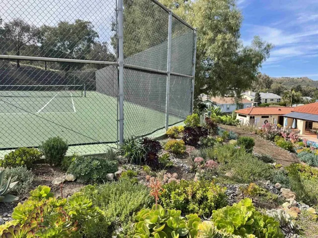 Community tennis court