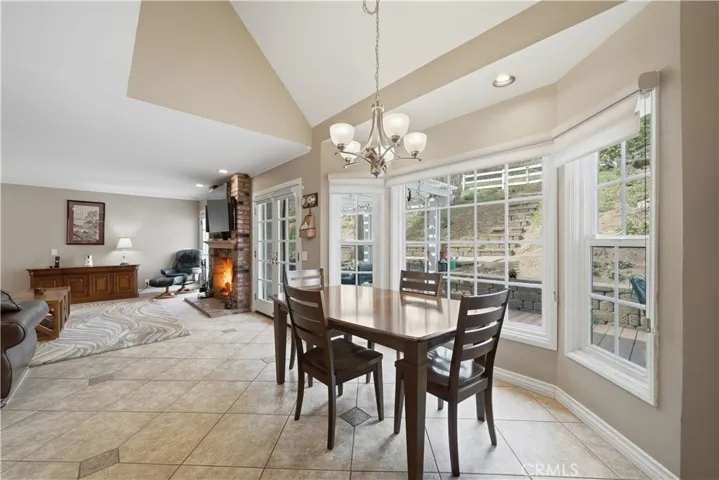 Eat in Kitchen to Family Room