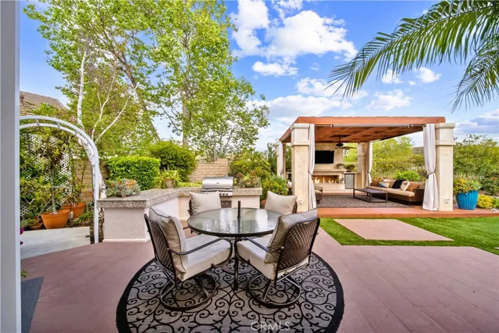 21634 Canyon Heights Circle, Saugus, California 91390