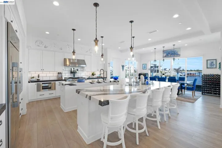 GORGEOUS CUSTOM QUARTZ COUNTER TOPS