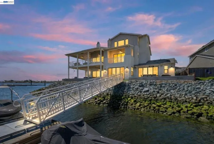 PRIVATE BOAT DOCK