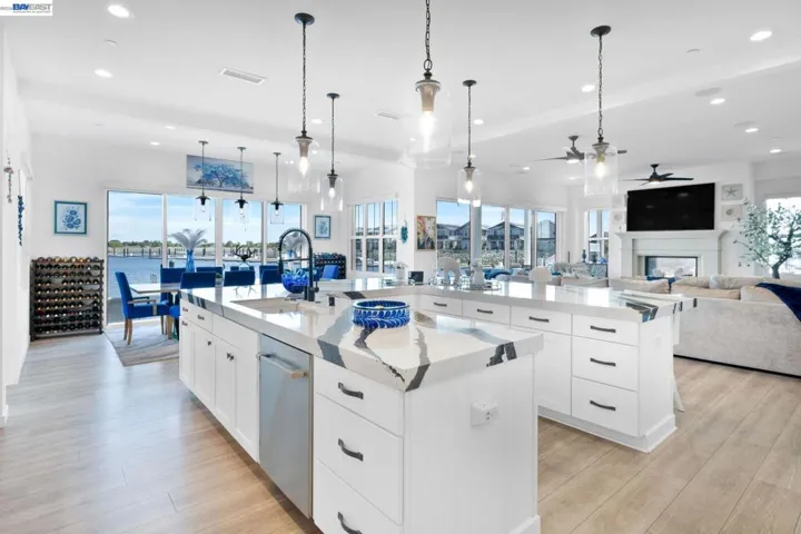 ISLAND BREAKFAST BAR