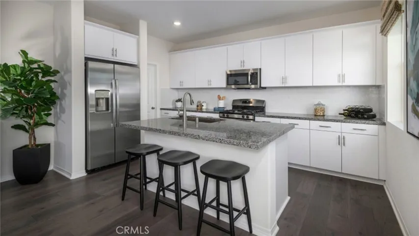 2433 Gunner Ridge Way, Rialto, California 92377