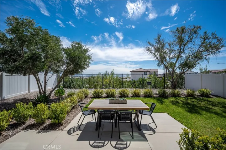 2433 Gunner Ridge Way, Rialto, California 92377