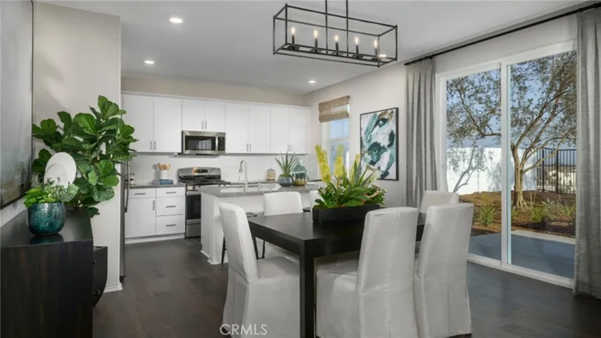 2433 Gunner Ridge Way, Rialto, California 92377