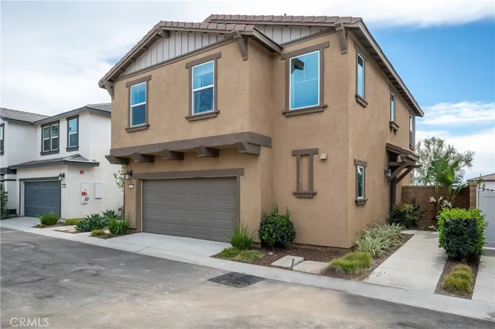 2433 Gunner Ridge Way, Rialto, California 92377