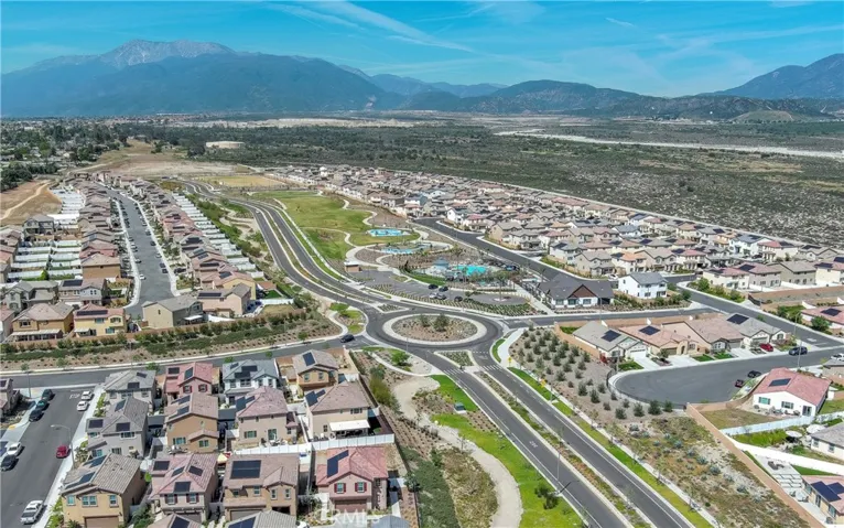 2433 Gunner Ridge Way, Rialto, California 92377
