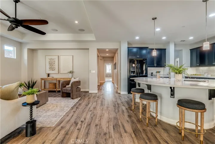 Pictures reflect previous furnishings.