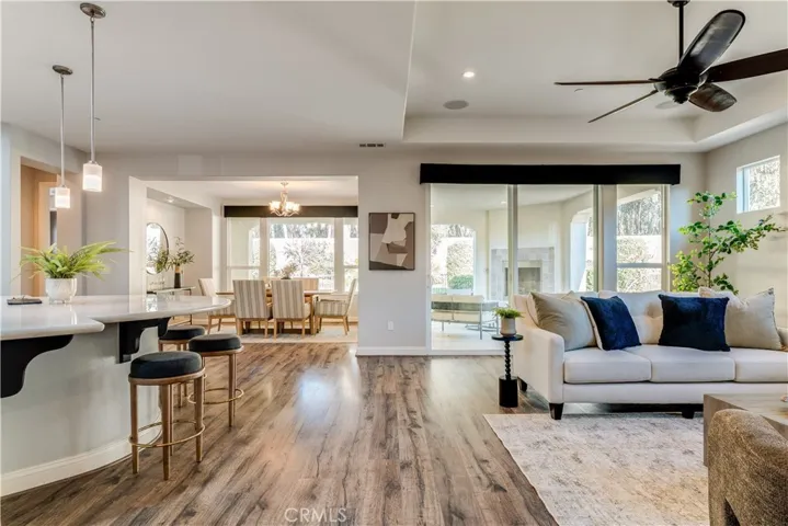 Pictures reflect previous furnishings.