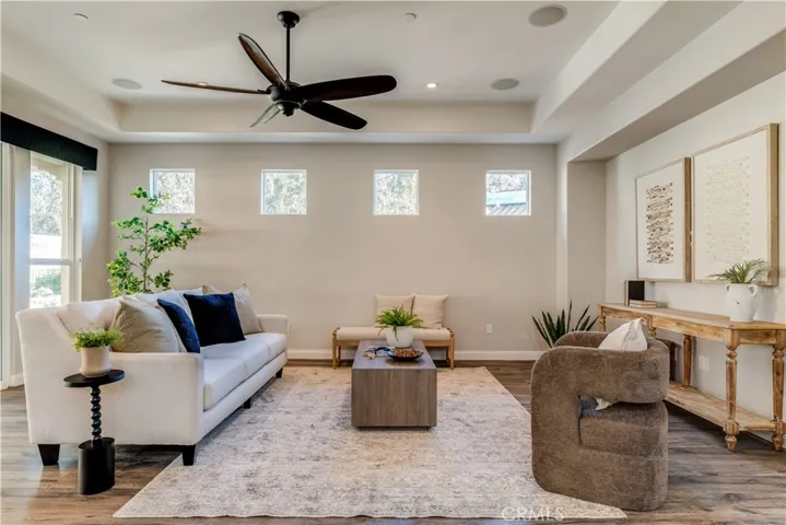Pictures reflect previous furnishings.