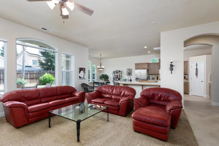 1827 N Joshua Avenue, Clovis, California 93619