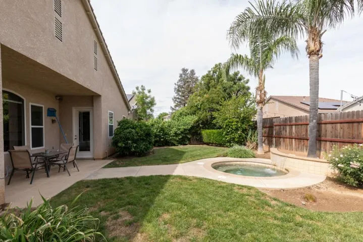 1827 N Joshua Avenue, Clovis, California 93619