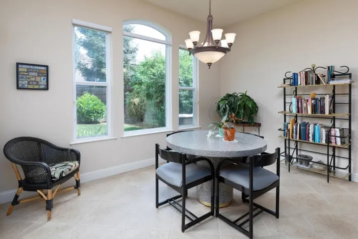 1827 N Joshua Avenue, Clovis, California 93619