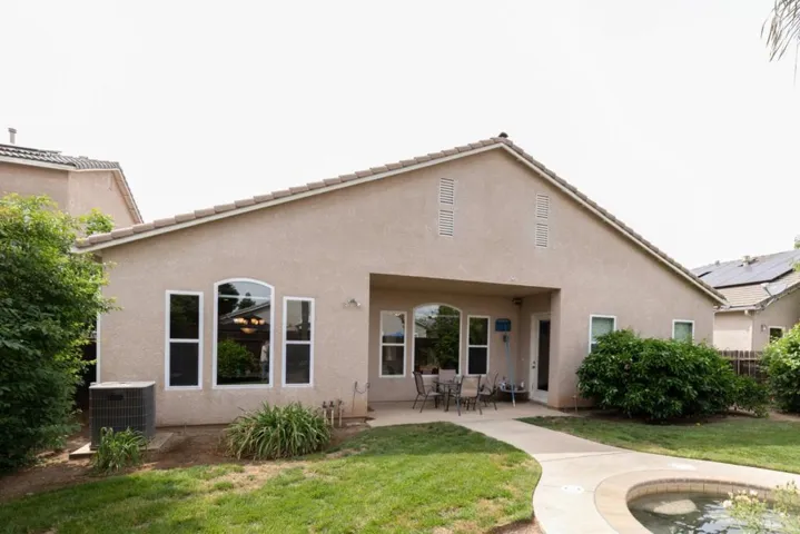 1827 N Joshua Avenue, Clovis, California 93619