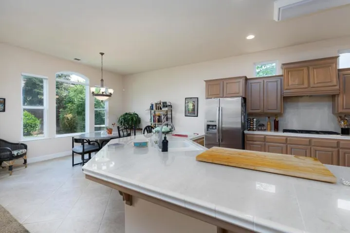 1827 N Joshua Avenue, Clovis, California 93619
