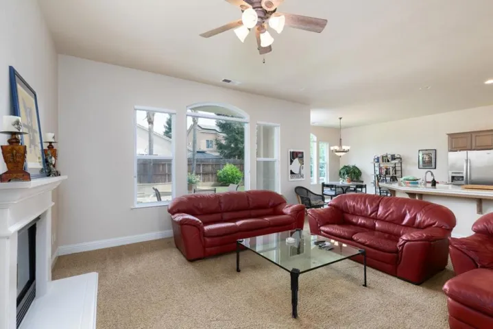 1827 N Joshua Avenue, Clovis, California 93619