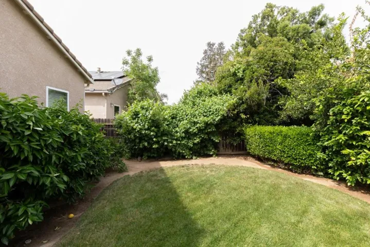1827 N Joshua Avenue, Clovis, California 93619