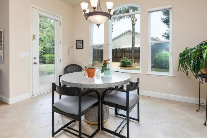 1827 N Joshua Avenue, Clovis, California 93619