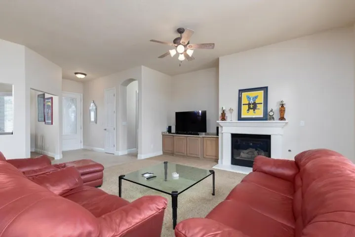 1827 N Joshua Avenue, Clovis, California 93619